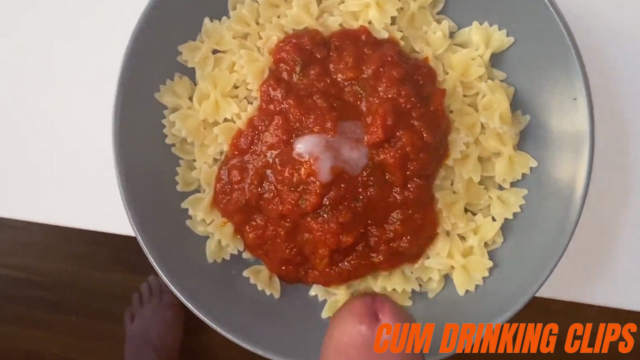 Eating pasta sauce with sperm – Amateur Video
