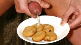 Cumming on the food